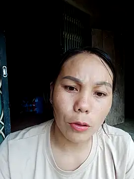 vanvan005 online show from May 19, 2026, 5:14 am