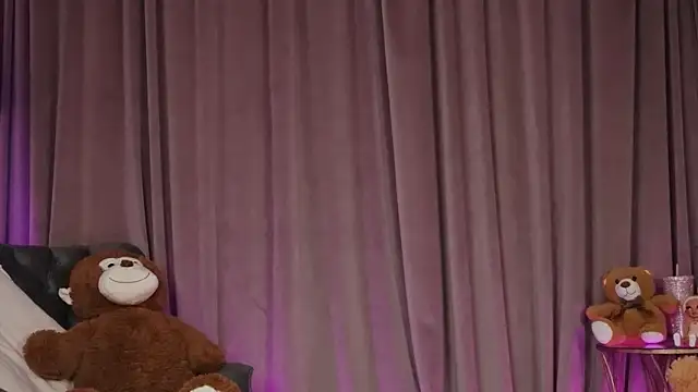 ZariaaVera online show from March 31, 2026, 7:36 pm