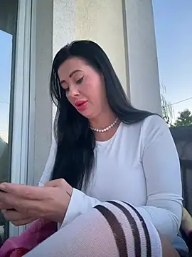 Snapshot of IRISWHITE17 chatting on July 9, 2026, 2:37 am IRISWHITE17 online show from July 9, 2026, 2:37 am