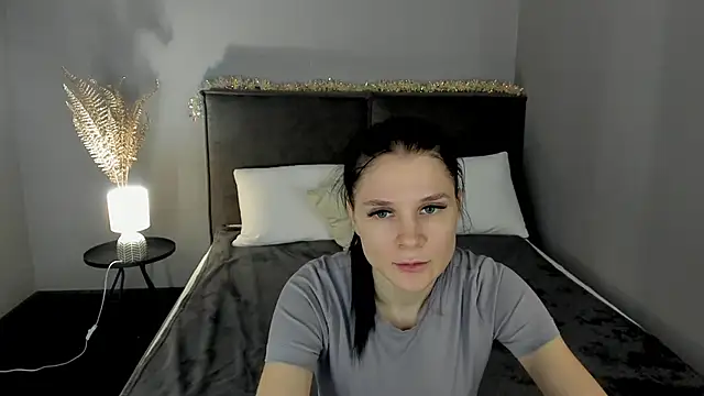 Snapshot of SkinyJoys chatting on February 3, 2026, 1:59 am SkinyJoys online show from February 3, 2026, 1:59 am