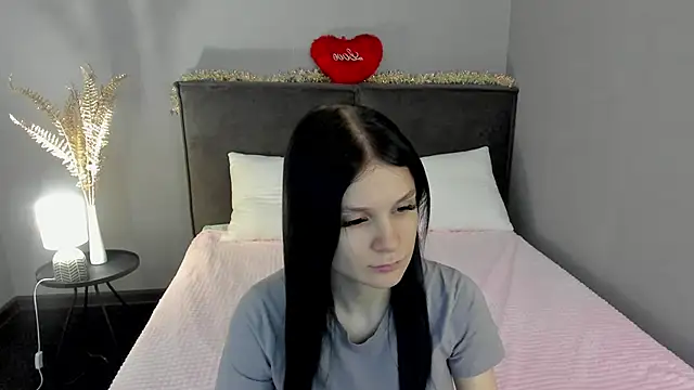 Snapshot of SkinyJoys chatting on February 18, 2026, 1:56 am SkinyJoys online show from February 18, 2026, 1:56 am