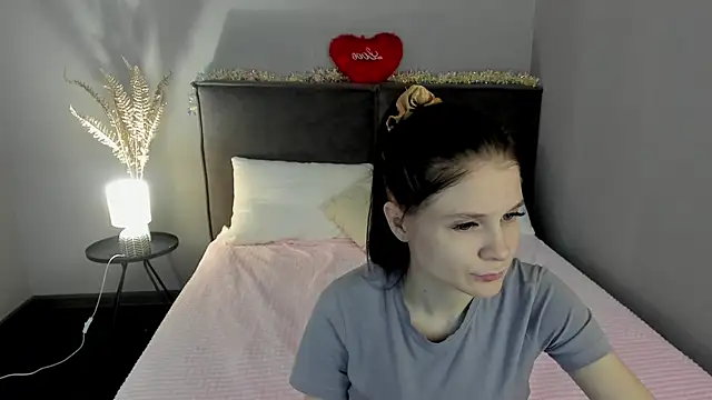 Snapshot of SkinyJoys chatting on February 24, 2026, 2:31 am SkinyJoys online show from February 24, 2026, 2:31 am