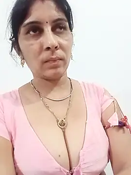 Hot ree85 online show from March 18, 2026, 6:22 pm