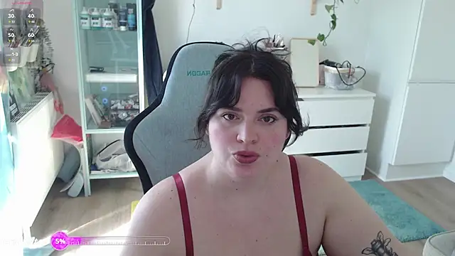 YourPrettyHazel online show from March 20, 2026, 10:42 am