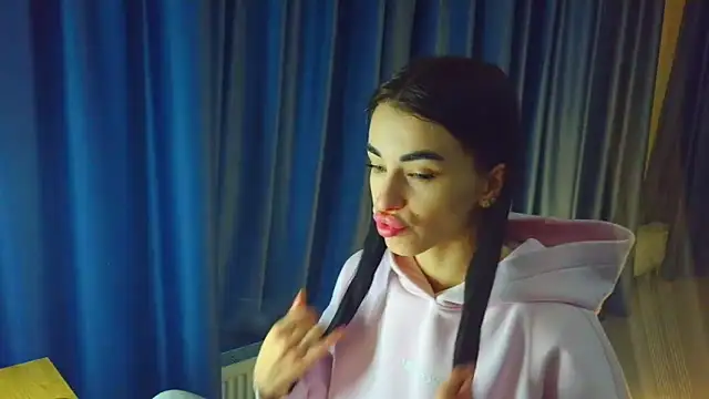 Vlada Elfie online show from February 4, 2026, 8:36 pm