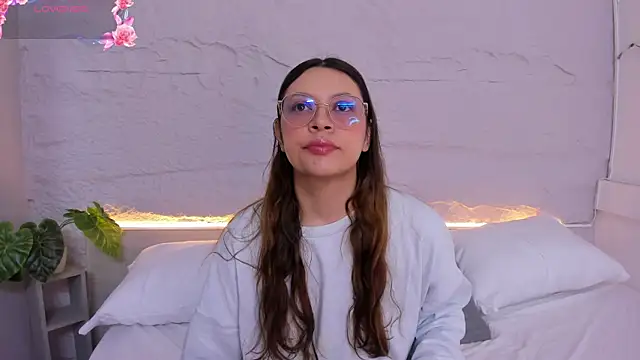 lanna 18  online show from April 13, 2026, 11:48 am