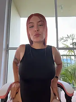 alesziarose  online show from April 12, 2026, 10:48 pm