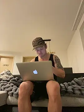 Fitlover1994 online show from February 5, 2026, 5:06 pm