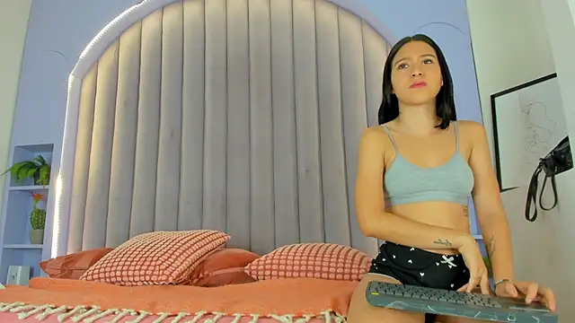 AmberStonne   online show from February 4, 2026, 2:50 am