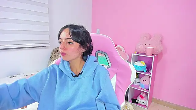 LittleAlexandra online show from March 25, 2026, 5:02 am