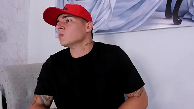 Snapshot of MassimoCo_ chatting on February 17, 2026, 10:49 pm MassimoCo online show from February 17, 2026, 10:49 pm