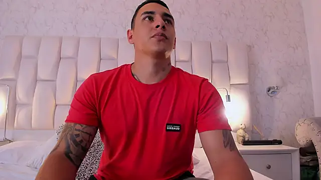 Snapshot of MassimoCo_ chatting on February 28, 2026, 11:06 pm MassimoCo online show from February 28, 2026, 11:06 pm