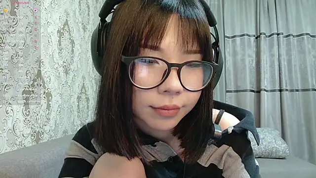 AprilOnilll online show from March 31, 2026, 6:08 pm