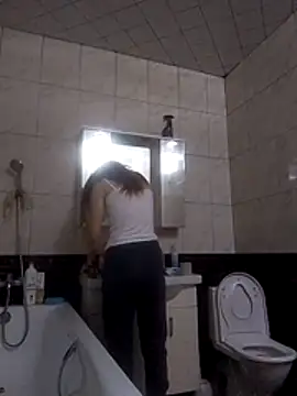 Lily Viola online show from February 23, 2026, 9:28 am