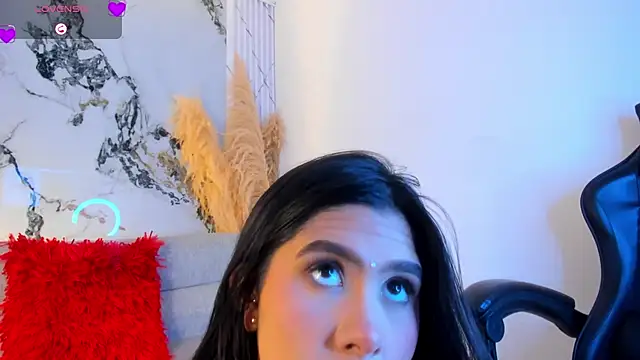 NatashaTaylor1 online show from February 5, 2026, 8:24 pm