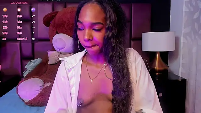 Snapshot of BrittanyWatson chatting on February 18, 2026, 12:39 am BrittanyWatson online show from February 18, 2026, 12:39 am