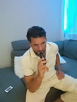 Angelo 33 online show from July 17, 2026, 8:46 pm