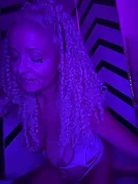 Natasha holz online show from April 7, 2026, 12:33 am