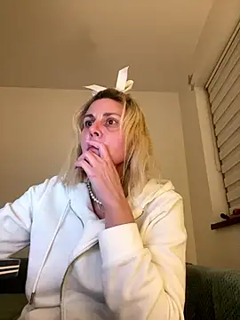 Amelia9798 online show from January 15, 2026, 8:23 pm