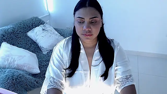 isabelateran online show from June 26, 2026, 7:51 pm