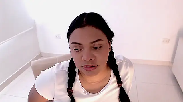 isabelateran online show from July 17, 2026, 6:57 pm