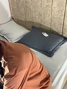 JessyRay  online show from February 9, 2026, 8:35 pm