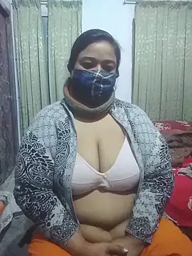 Snapshot of momo_loves chatting on February 2, 2026, 6:06 pm momo loves online show from February 2, 2026, 6:06 pm