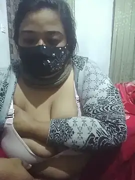 Snapshot of momo_loves chatting on February 4, 2026, 6:25 pm momo loves online show from February 4, 2026, 6:25 pm