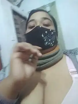 Snapshot of momo_loves chatting on February 6, 2026, 3:33 am momo loves online show from February 6, 2026, 3:33 am