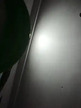 Snapshot of momo_loves chatting on February 6, 2026, 5:49 pm momo loves online show from February 6, 2026, 5:49 pm