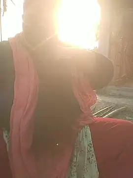 Snapshot of momo_loves chatting on February 8, 2026, 10:29 am momo loves online show from February 8, 2026, 10:29 am