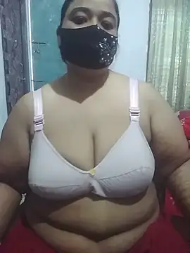 Snapshot of momo_loves chatting on February 11, 2026, 2:27 am momo loves online show from February 11, 2026, 2:27 am