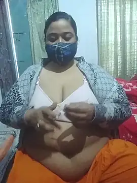 Snapshot of momo_loves chatting on February 16, 2026, 3:46 am momo loves online show from February 16, 2026, 3:46 am