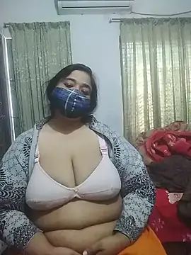 Snapshot of momo_loves chatting on February 18, 2026, 4:30 am momo loves online show from February 18, 2026, 4:30 am