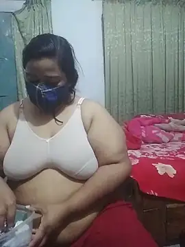 Snapshot of momo_loves chatting on February 21, 2026, 4:30 pm momo loves online show from February 21, 2026, 4:30 pm