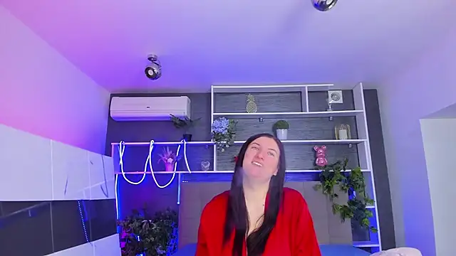 StephieRousee online show from April 18, 2026, 5:33 am