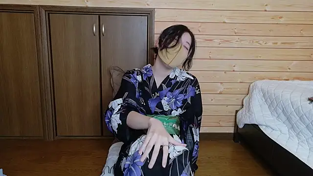 Snapshot of minami_room chatting on June 6, 2026, 5:12 am minami room online show from June 6, 2026, 5:12 am