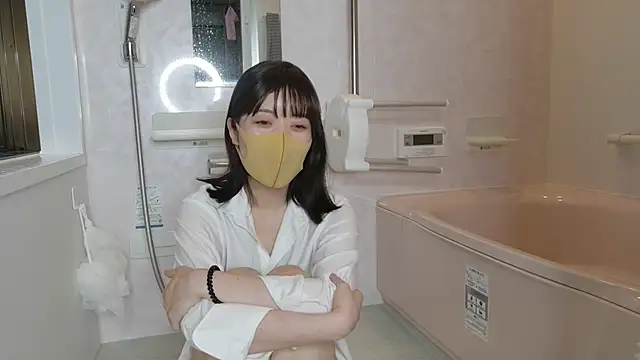 Snapshot of minami_room chatting on June 8, 2026, 4:46 am minami room online show from June 8, 2026, 4:46 am