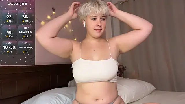 EvaSuunny online show from March 13, 2026, 4:46 pm