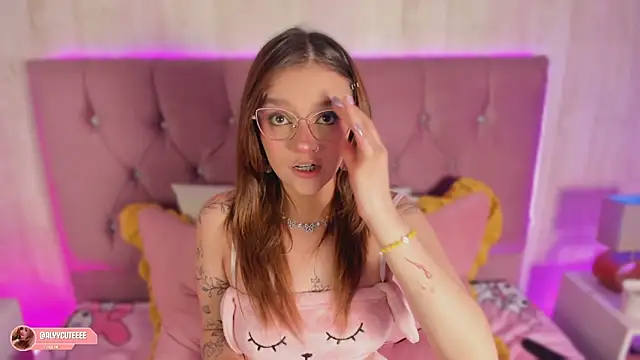 alyy cut3 online show from April 16, 2026, 9:39 pm