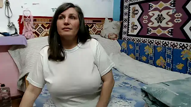 Adelinemilf online show from March 31, 2026, 3:23 pm