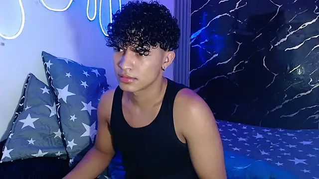 jamescurly00 online show from March 12, 2026, 5:35 am