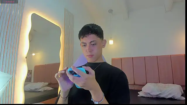 Snapshot of Iamcami_ chatting on February 4, 2026, 7:09 pm Iamcami online show from February 4, 2026, 7:09 pm