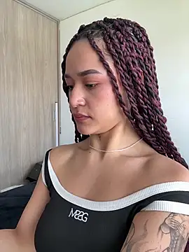 crystal dlun online show from February 26, 2026, 4:17 pm