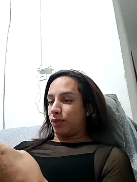 ofjuliaa online show from May 8, 2026, 9:03 am