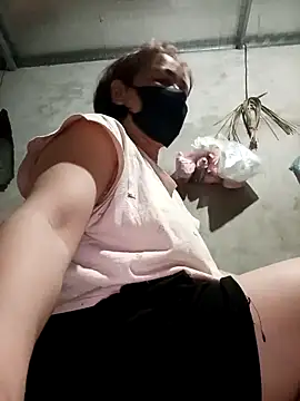 Snapshot of Lyna_sexy24 chatting on February 27, 2026, 8:42 pm Lyna sexy24 online show from February 27, 2026, 8:42 pm