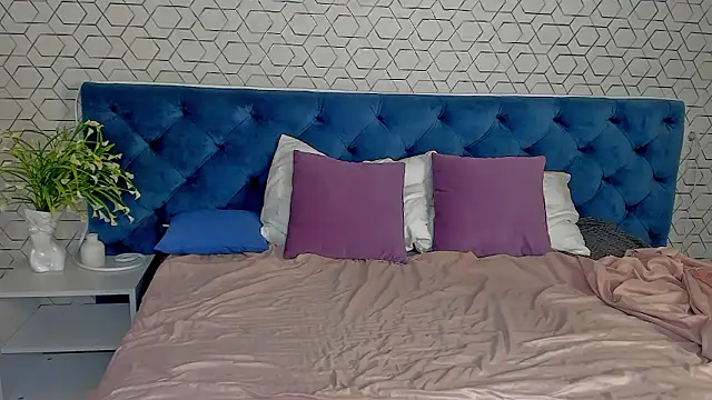 desiree doll online show from January 17, 2026, 1:10 am