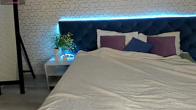 desiree doll online show from March 3, 2026, 1:12 am