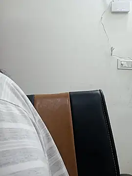 piryasharma005 online show from February 26, 2026, 7:24 pm