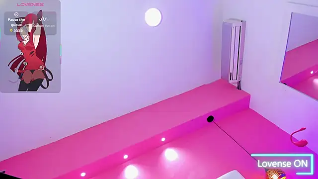 mia collinsss online show from January 7, 2026, 8:55 pm